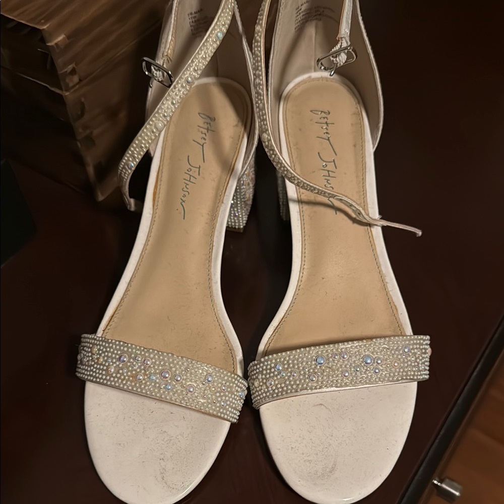 Betsey Johnson Pearl Block Heels 10W